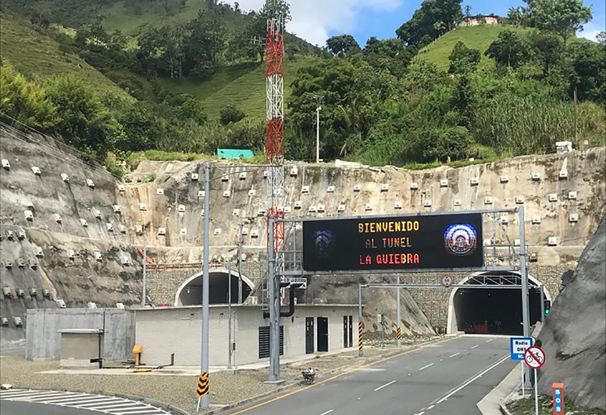 La Quiebra tunnel, Colombia